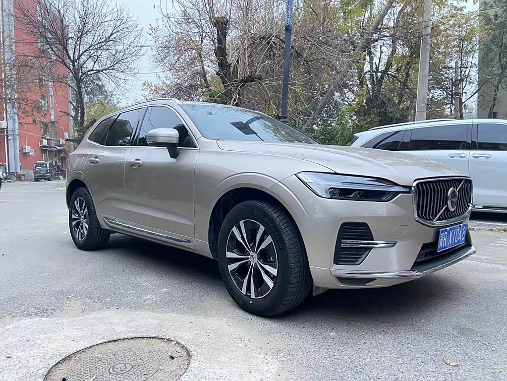 Volvo XC60 2023 B5  Полный привод