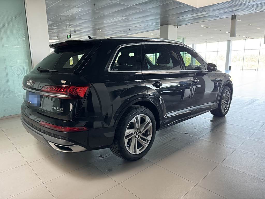 Audi Q7 2022 45 TFSI quattro S line