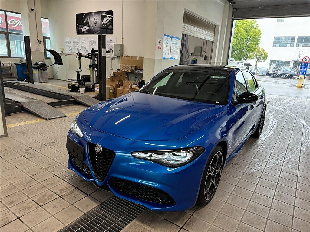 Alfa Romeo Giulia 2023 2.0T 280HP