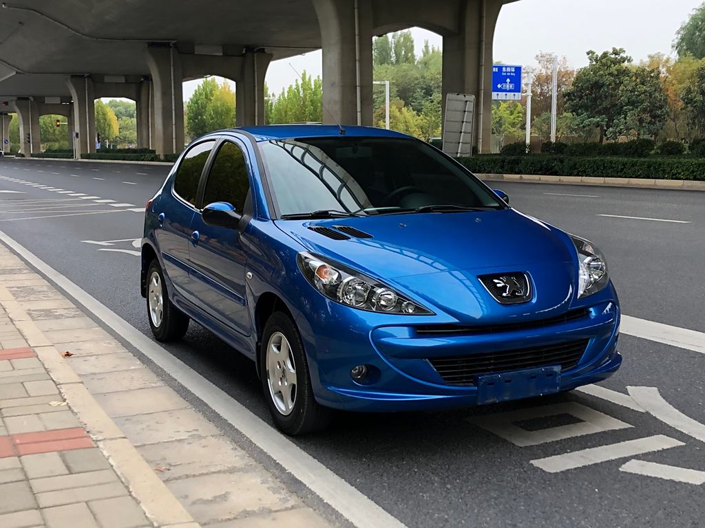 Peugeot207 2011  1.4L Ручная