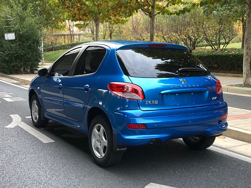 Peugeot207 2011  1.4L Ручная