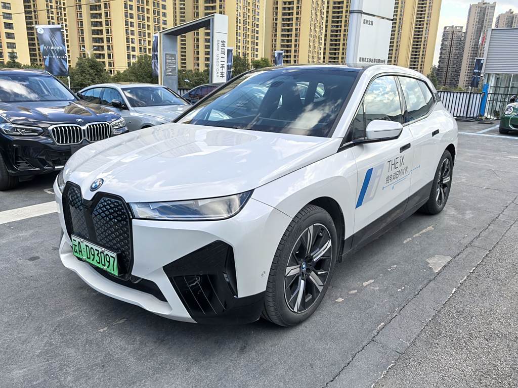 BMW iX 2023 xDrive40