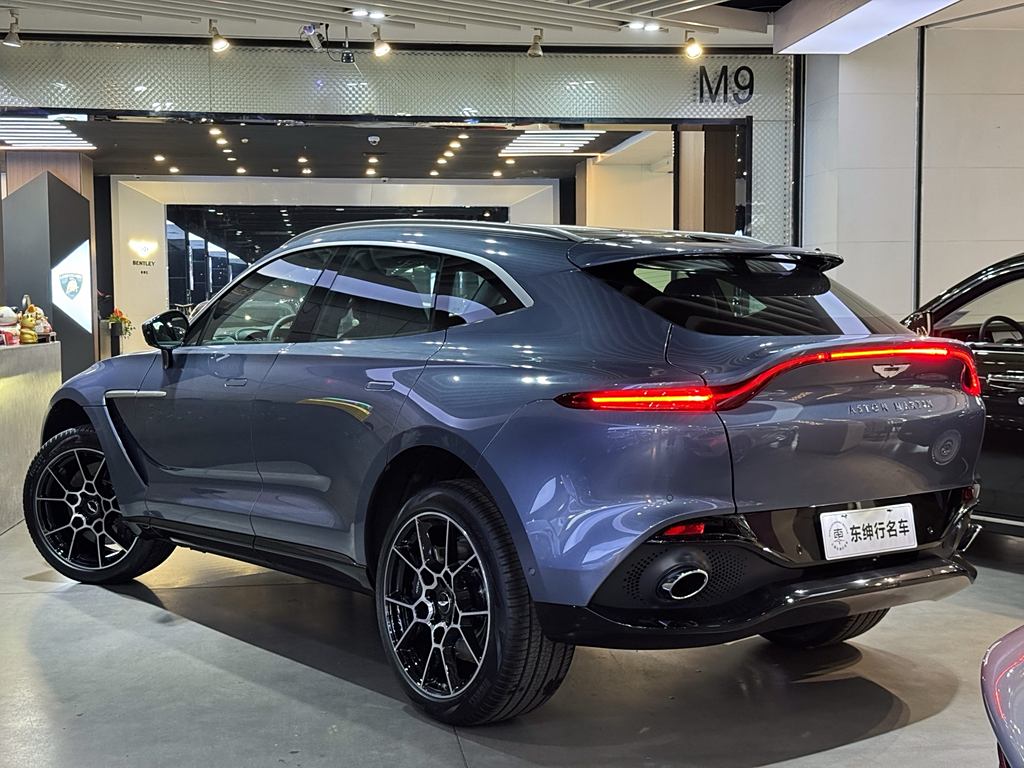 Aston Martin DBX 2024 4.0T V8