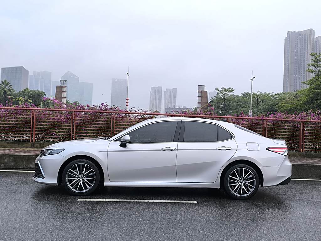 Toyota Camry 2021 2.5G