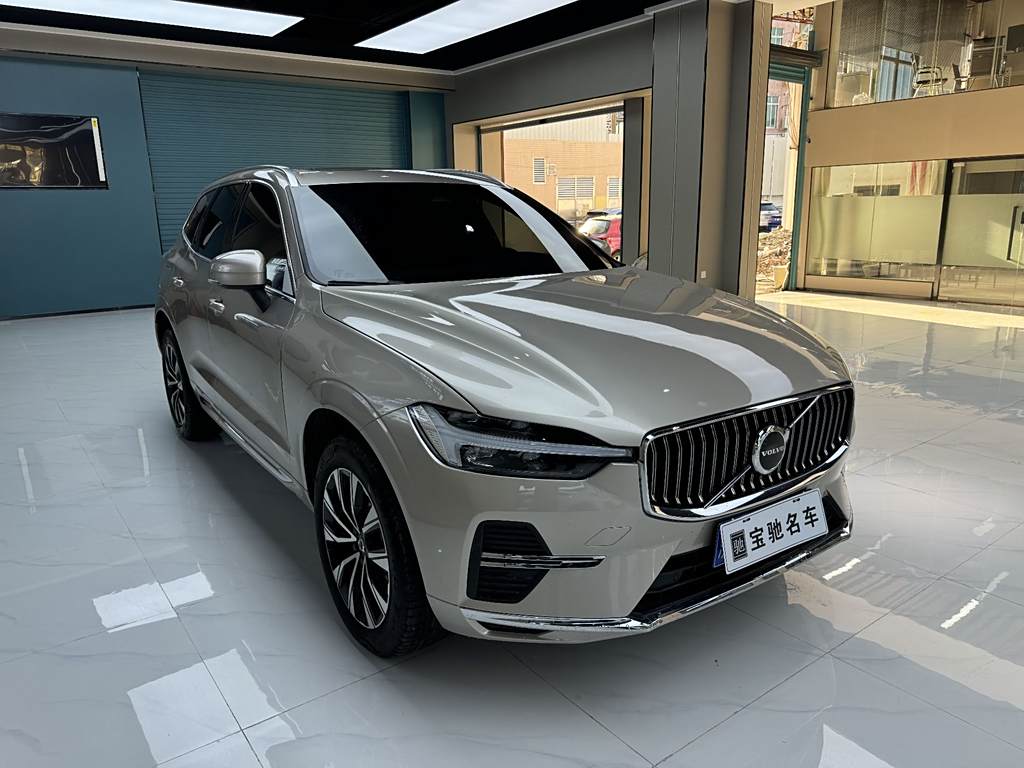 Volvo XC60 2024 B5  Полный привод