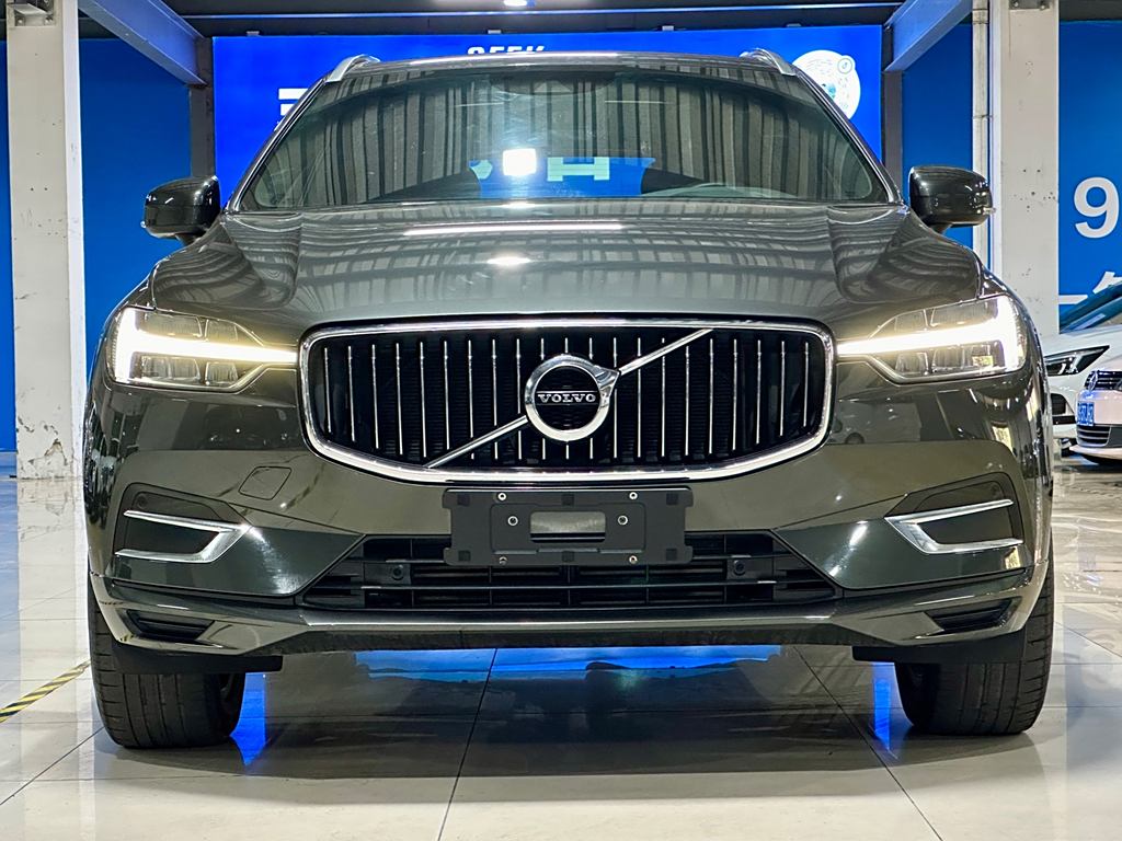 Volvo XC60 2021 T5  Полный привод