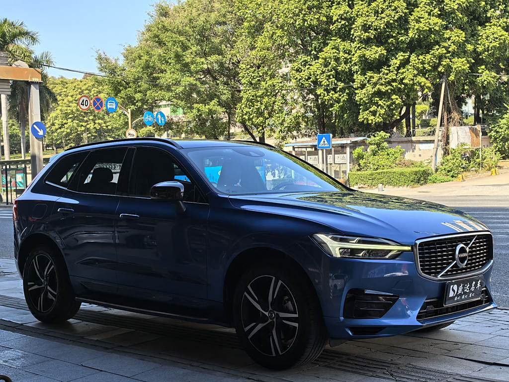 Volvo XC60 2020 T5  Полный привод