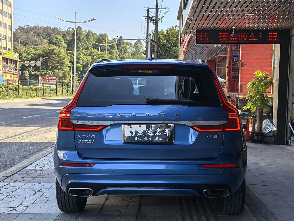 Volvo XC60 2020 T5  Полный привод