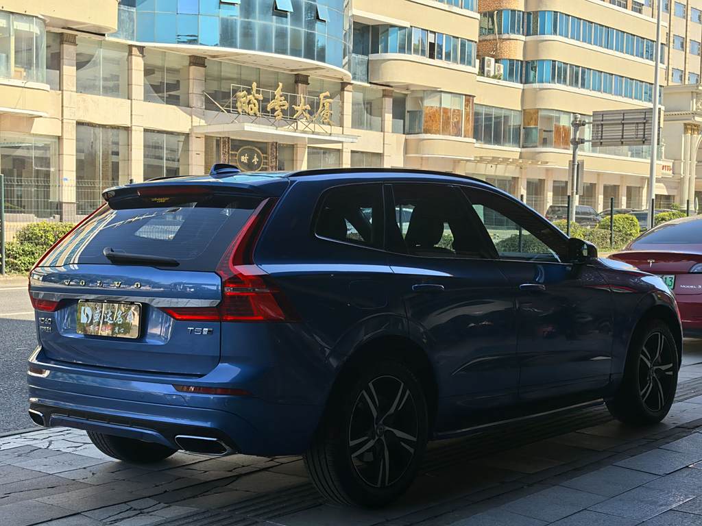 Volvo XC60 2020 T5  Полный привод