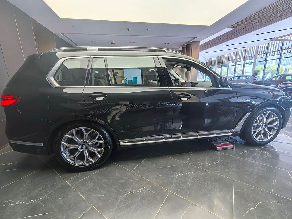 BMW X7 2024 xDrive40i M Sport Package