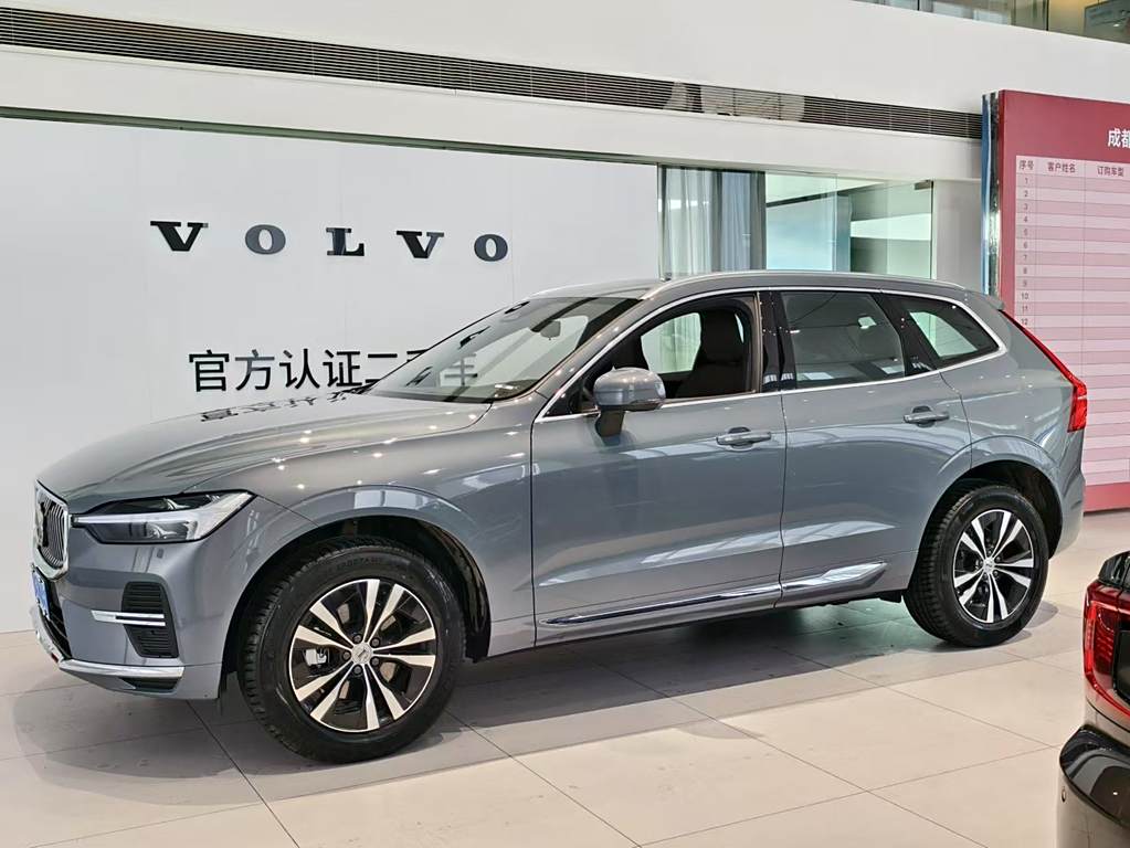 Volvo XC60 2024 B5 Полный привод