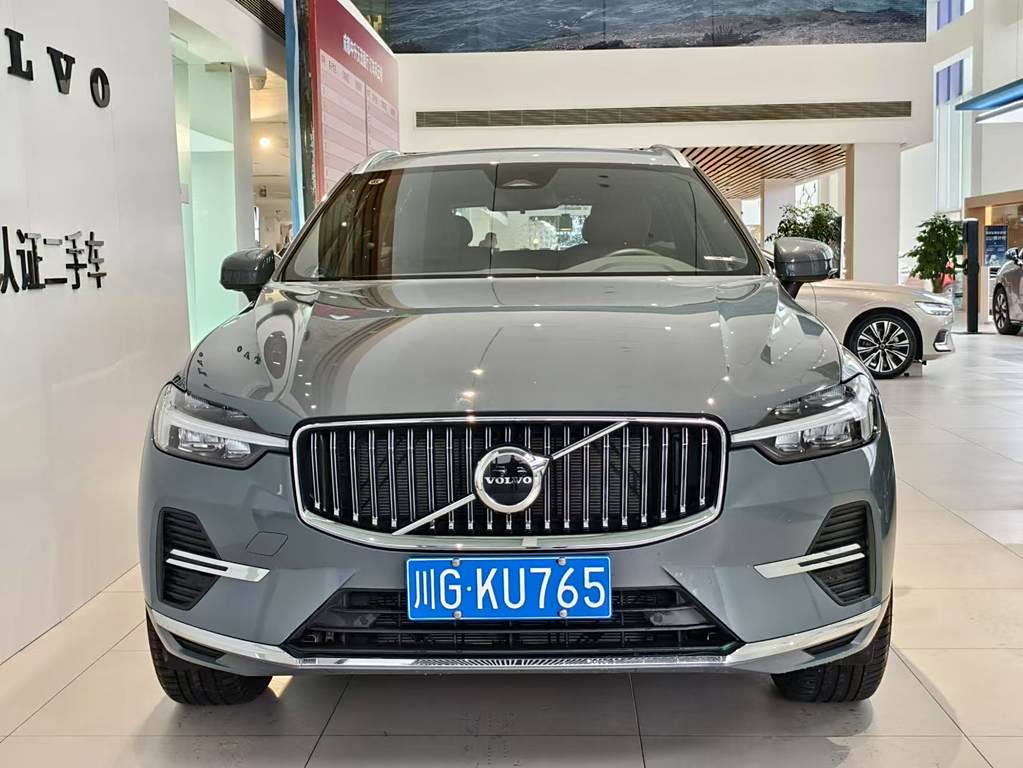 Volvo XC60 2024 B5 Полный привод