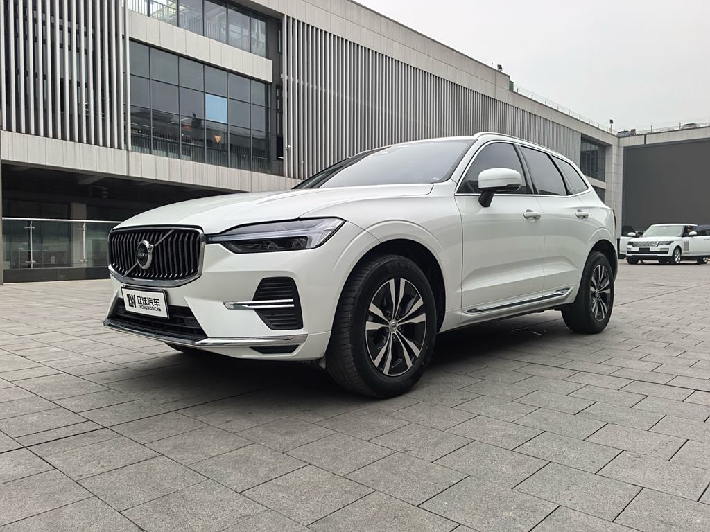 Volvo XC60 2023 B5 Полный привод