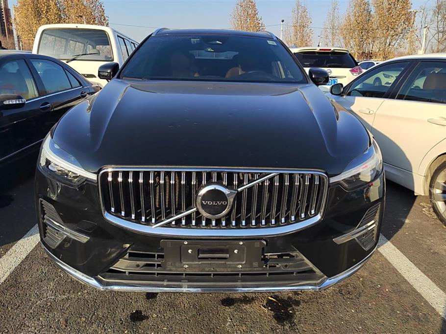 Volvo XC60 2022 B5  Полный привод