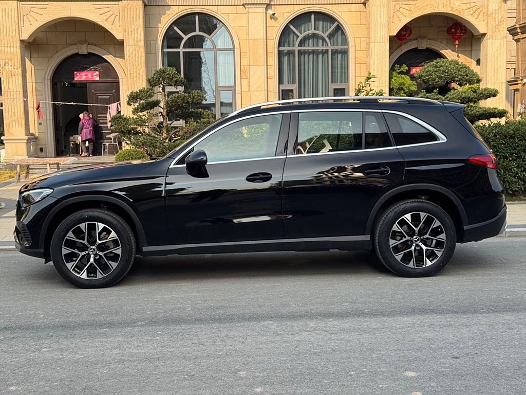 Mercedes-Benz GLC 2023 GLC 260 L 4MATIC  5