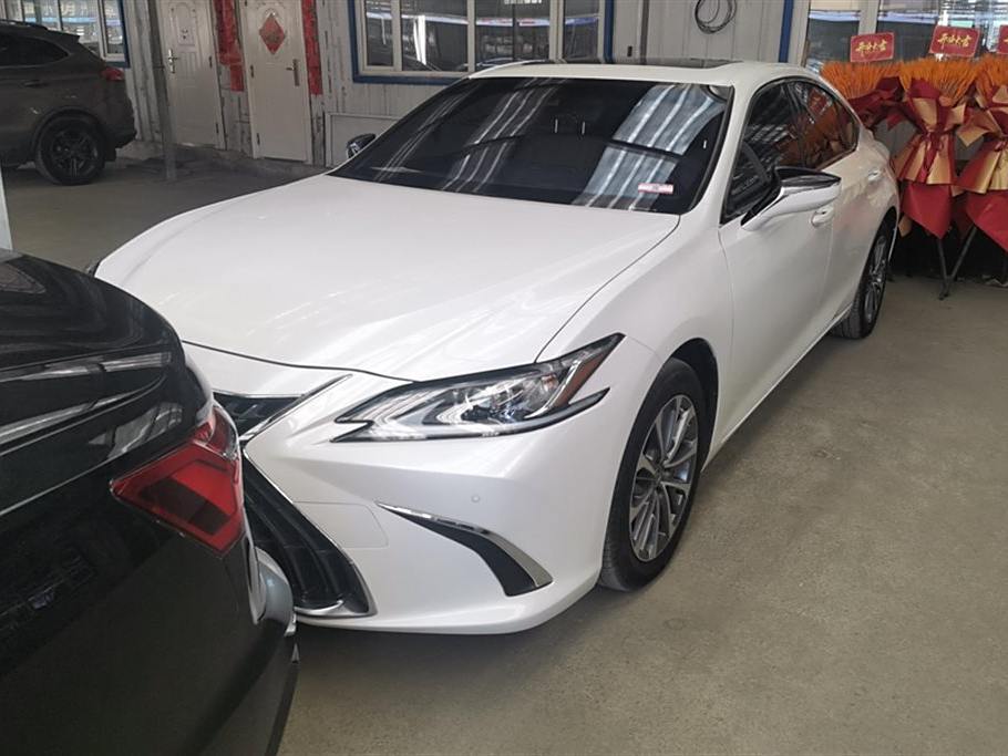 Lexus ES 2021 300h