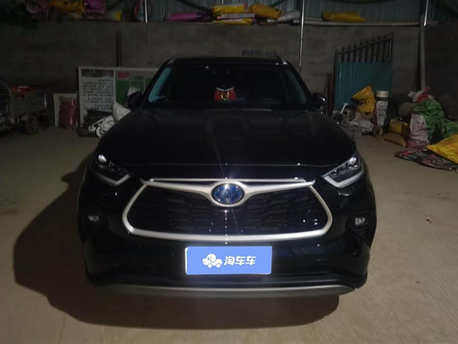 Toyota Highlander 2022  2.5L  Полный привод 7