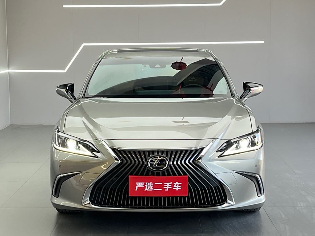 Lexus ES 2020 200