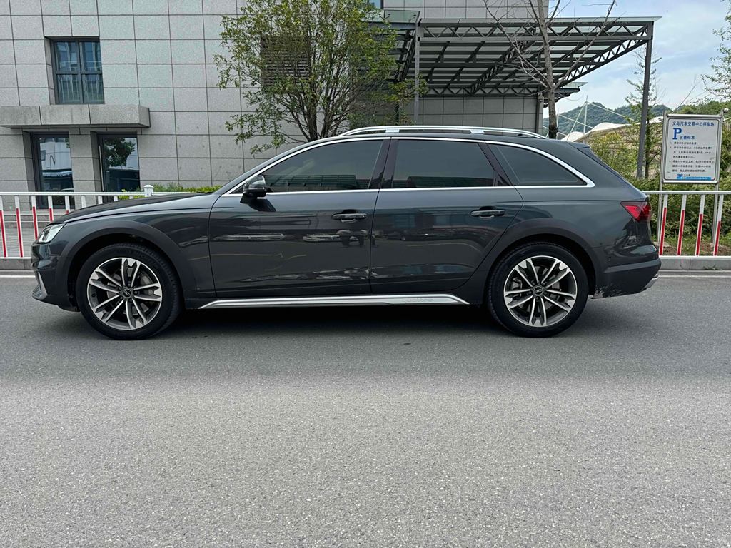 AudiA4 2021 allroad quattro Land Rover Discovery