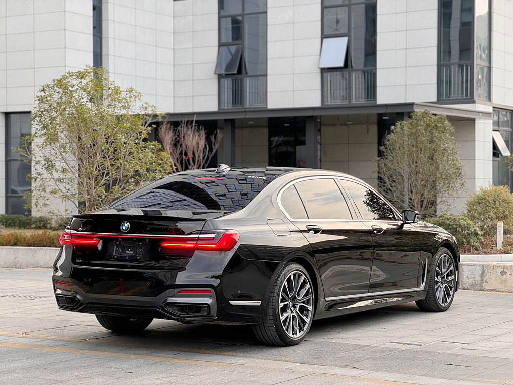 BMW 7 Series 2019 740Li xDrive M Sport Package