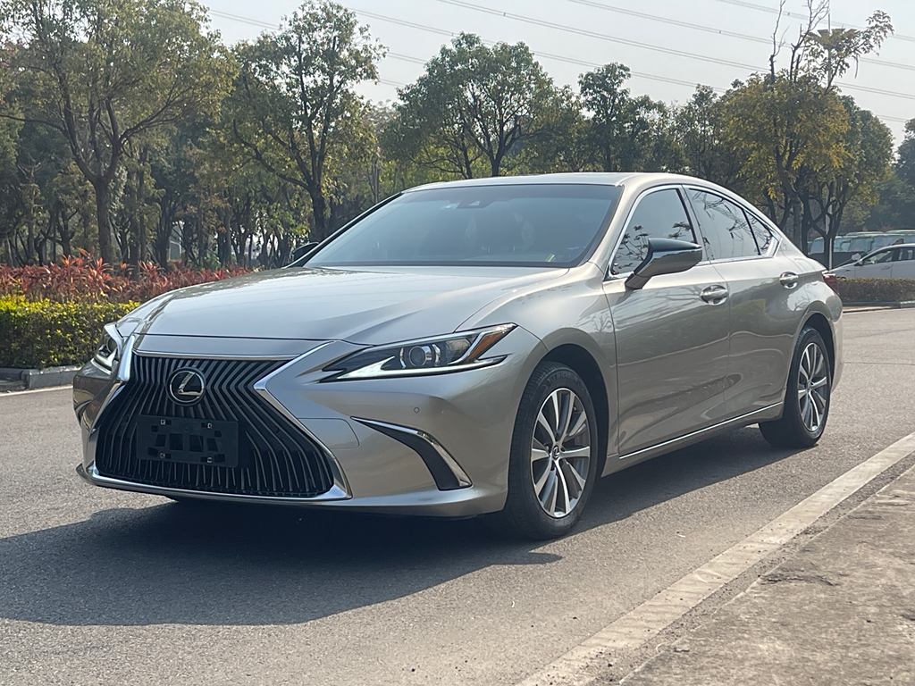 Lexus ES 2020 200