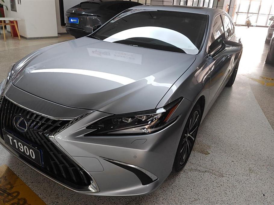 Lexus ES 2022 300h