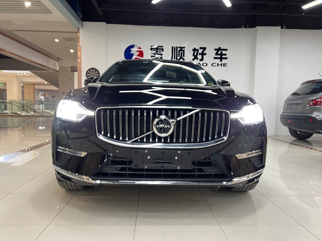 Volvo XC60 2022 B5  Полный привод