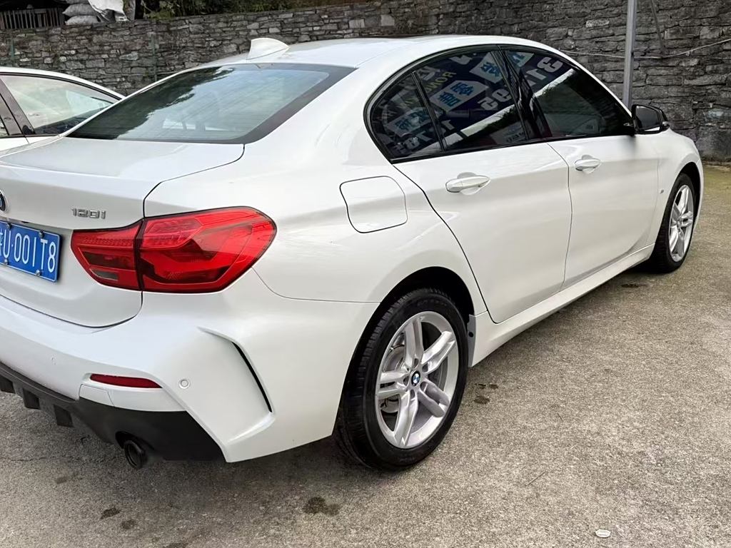 BMW 1 Series 2022 120i M