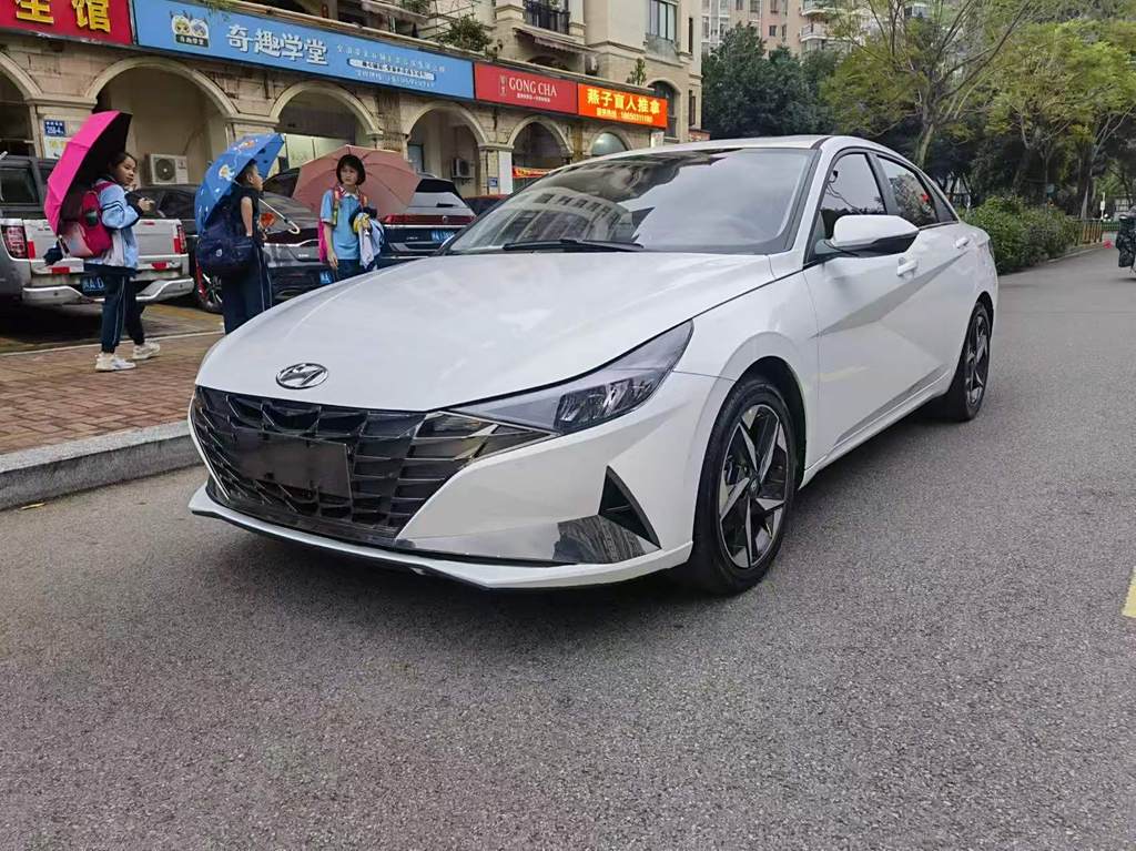 Hyundai Elantra 2022 1.5L CVT LUX