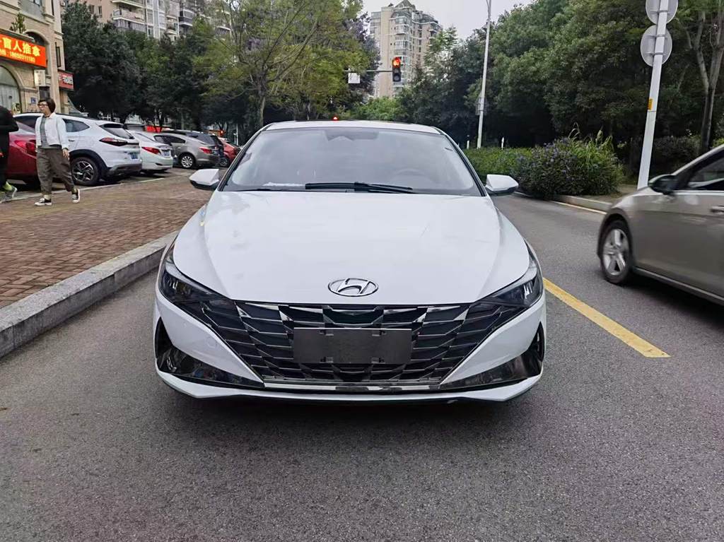 Hyundai Elantra 2022 1.5L CVT LUX