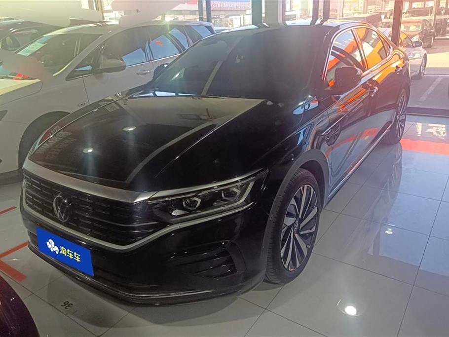 Volkswagen Passat 2023 330TSI