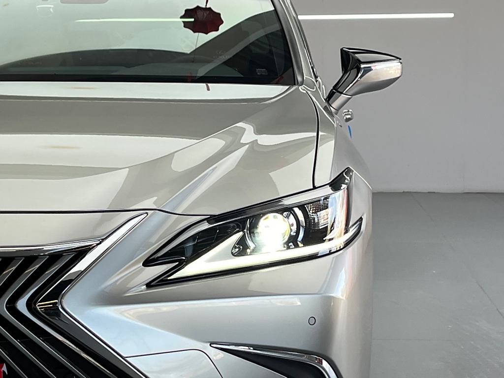 Lexus ES 2020 200