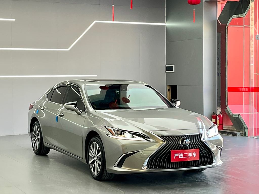 Lexus ES 2020 200