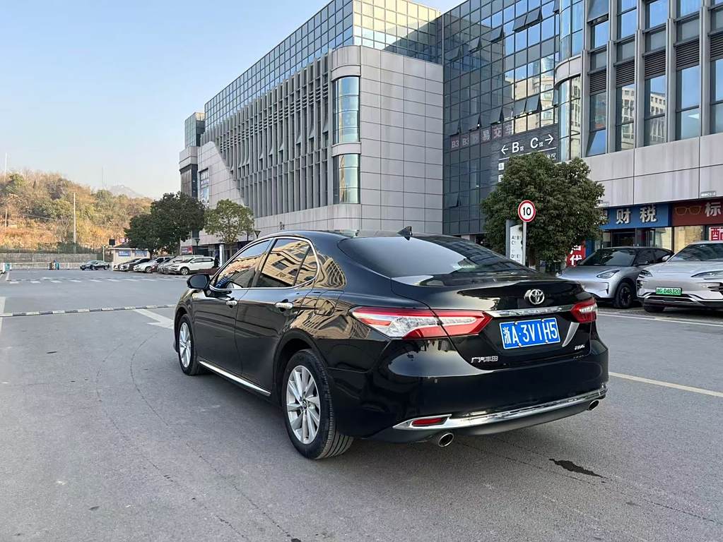 Toyota Camry 2023 2.0G