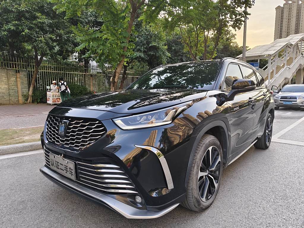 Toyota Crown Land Cruiser 2021 2.5L HEV Полный привод