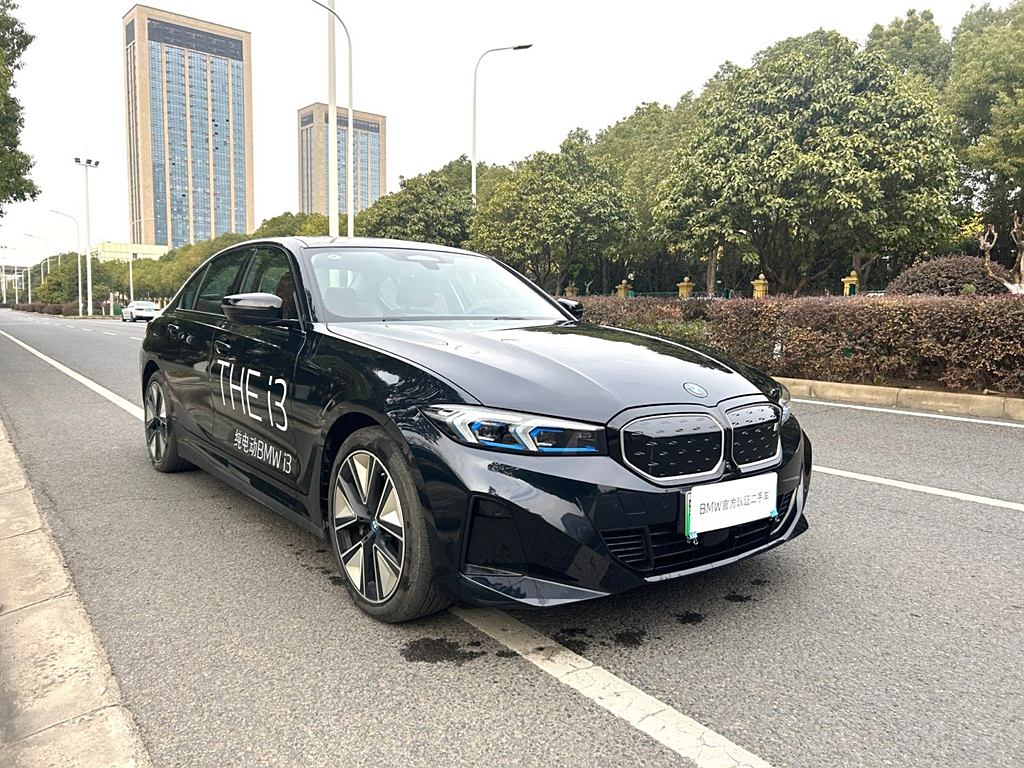 BMW i3 2023 eDrive 40 L  Sport Package