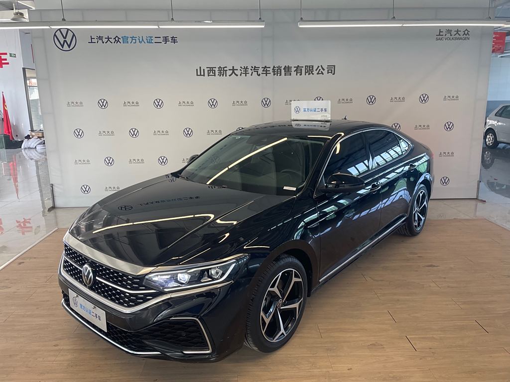 Volkswagen Passat 2023 330TSI