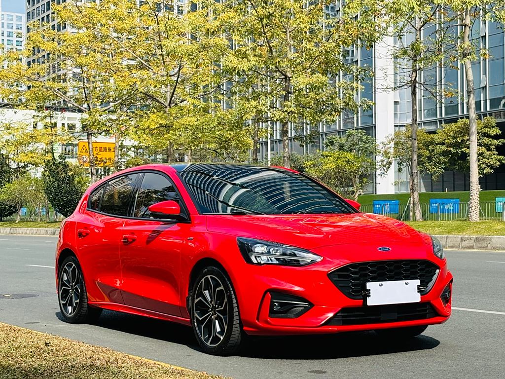 Ford Focus 2021  EcoBoost 180 АвтоматическаяST Line