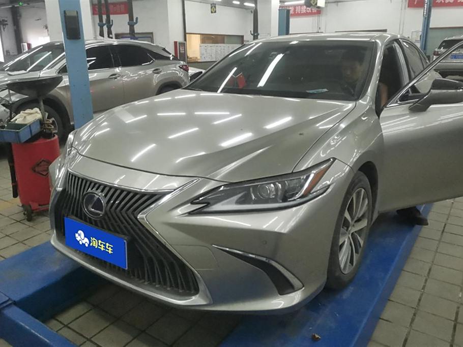 Lexus ES 2020 300h  V