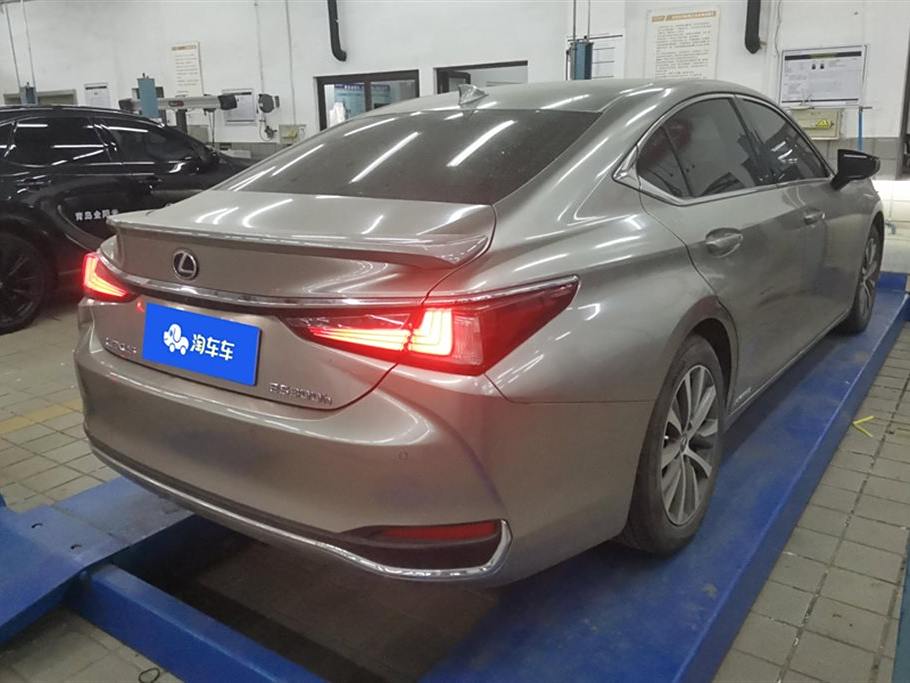 Lexus ES 2020 300h  V