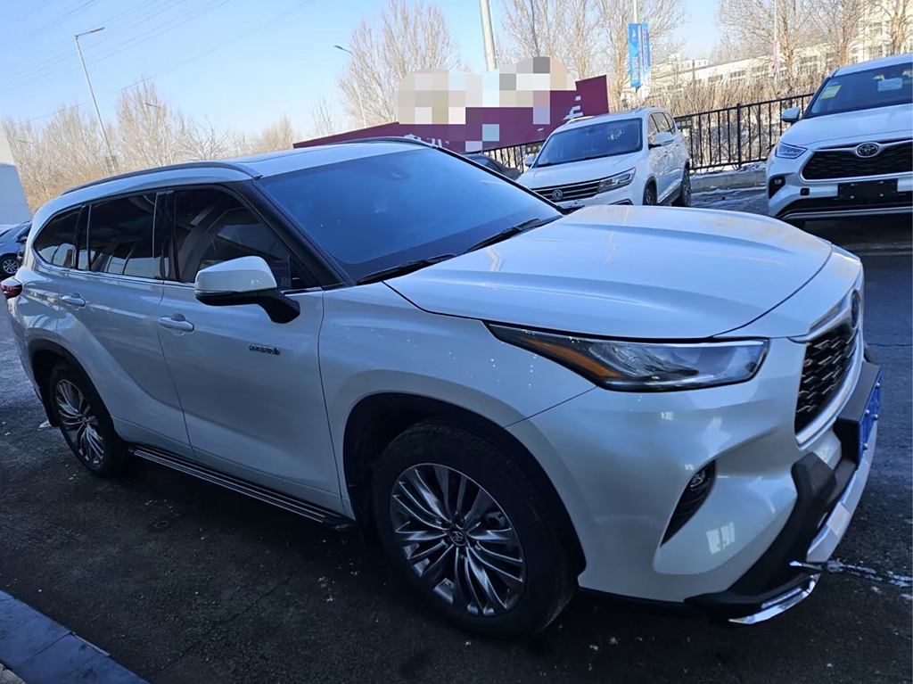 Toyota Highlander 2023 2.5L Полный привод 7