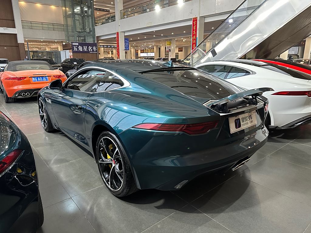 Jaguar F-TYPE 2021 P300