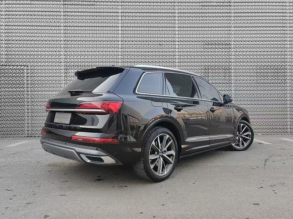 Audi Q7 2023 55 TFSI quattro S line