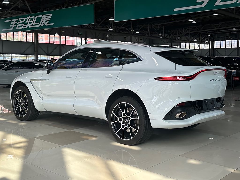 Aston Martin DBX 2022 3.0T STRAIGHT-SIX