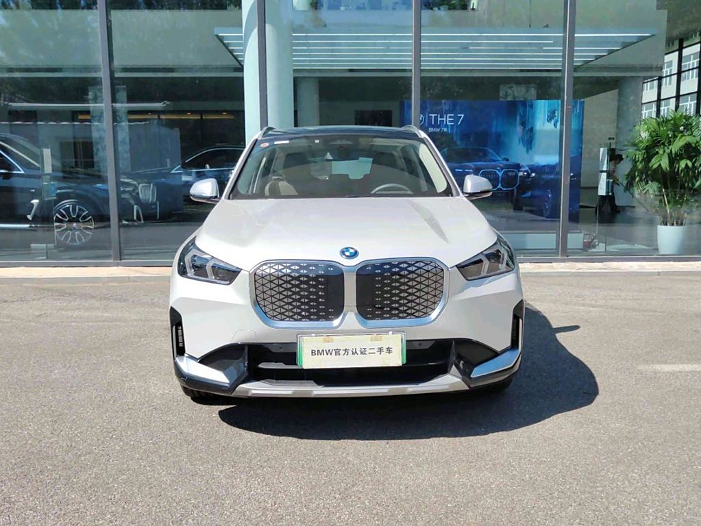 BMW iX1 2023 xDrive30L X