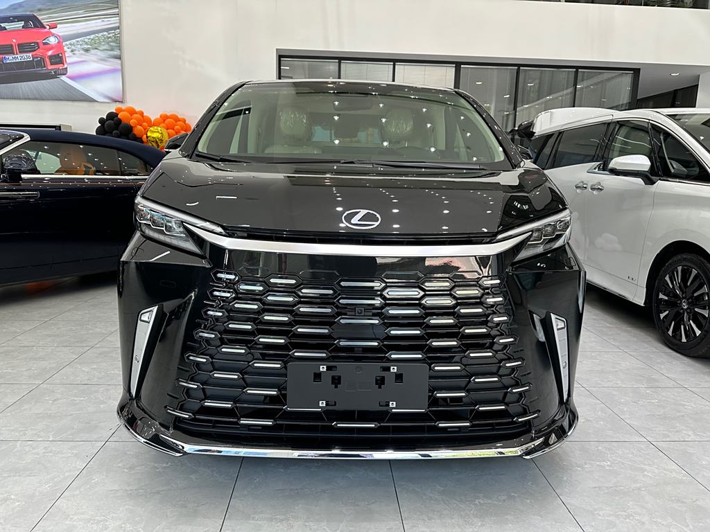 Lexus LM 2023 500h