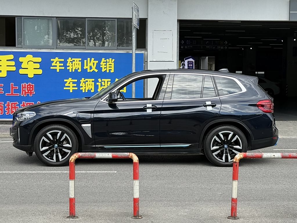 BMW iX3 2021