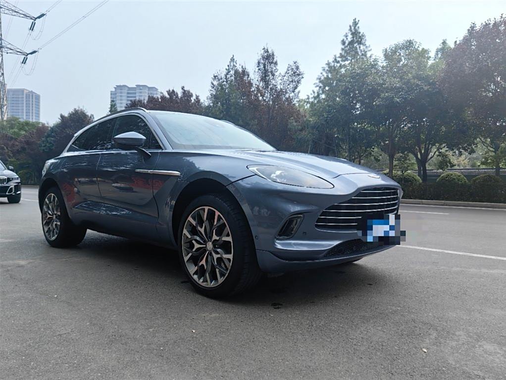 Aston Martin DBX 2022 4.0T V8