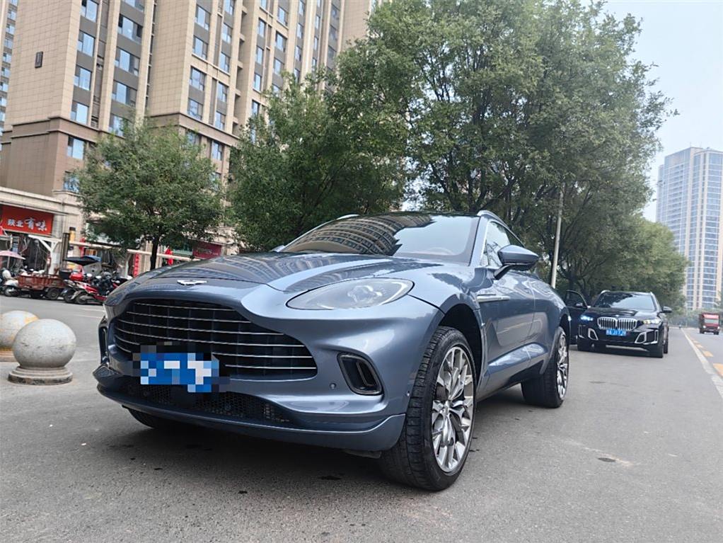 Aston Martin DBX 2022 4.0T V8