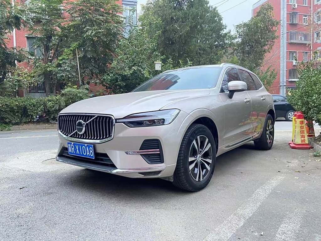 Volvo XC60 2023 B5  Полный привод